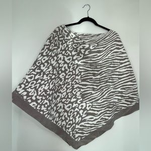 Barefoot dreams Mixed animal Print Sweater Poncho One Size E18 EUC